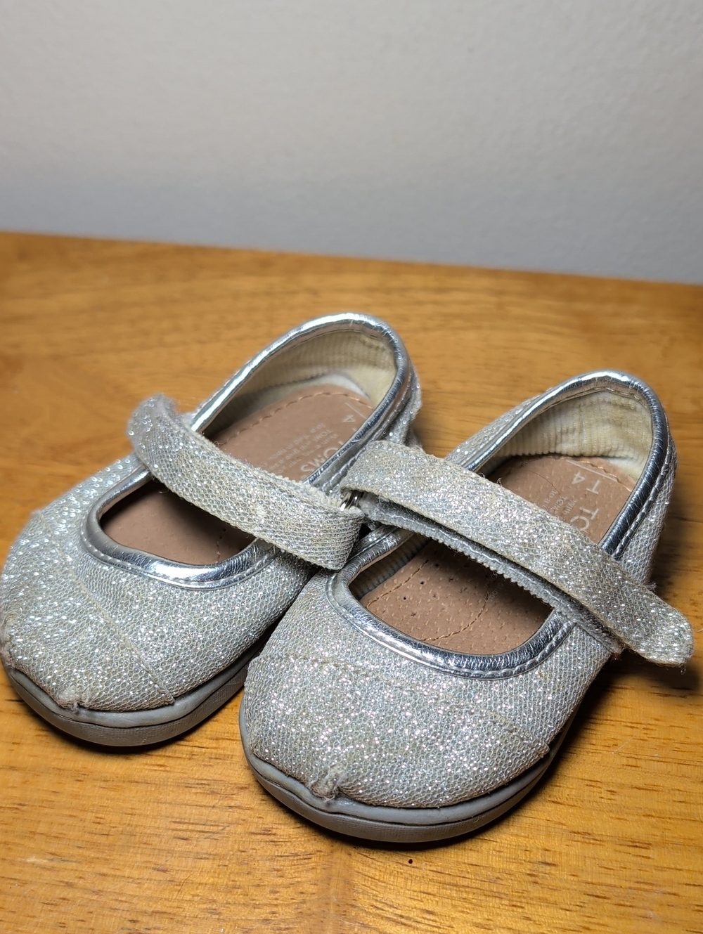Toms Tiny Silver Glitter Mary Jane Shoes Hook + Loop Closure Toddler Size 4